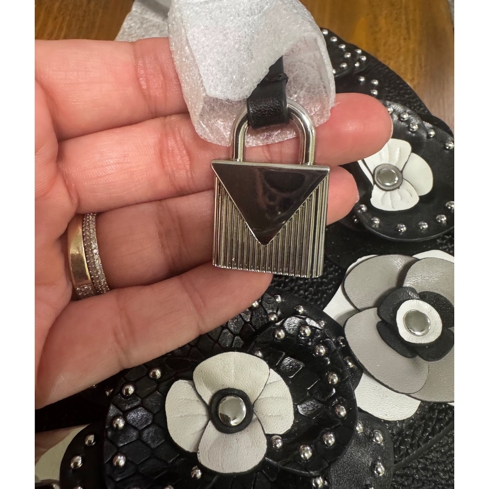 Michael Kors Cassie Floral Applique Black Leather Large Satchel Crossbody Bag - Picture 6 of 10